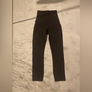 BLACK LULULEMON LEGGINGS